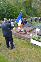 Pose d'une plaque en honneur d'un ancien porte drapeau