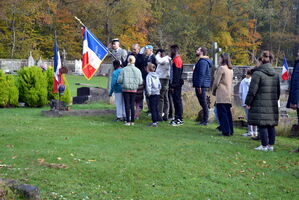 Fleurissement des tombes des anciens combattants