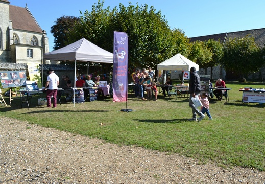 Brocante Montjavoult, stands associations